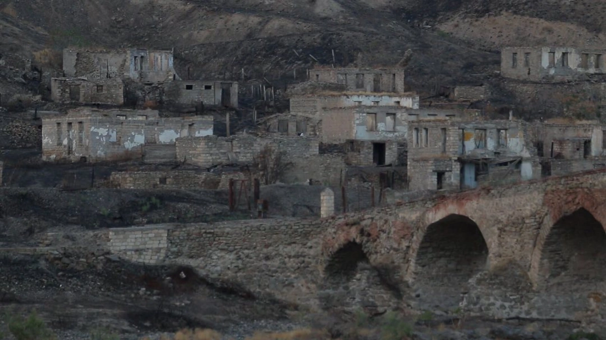 İranlı fotoqrafın gözü ilə ermənilərin xarabalığa çevirdikləri işğalda olan torpaqlarımız – FOTO