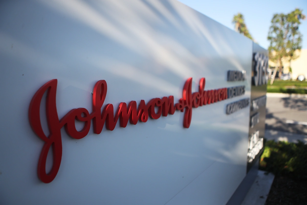 “Johnson & Johnson” şirkətinin daha bir ikiüzlülüyü ortaya çıxdı - FOTO