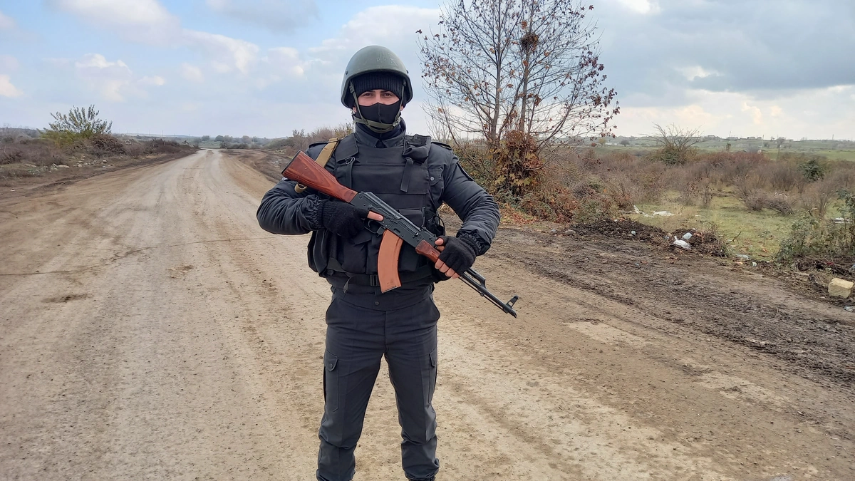 Azərbaycan polisi Füzulidə təhlükəsizliyə nəzarət edir - FOTO