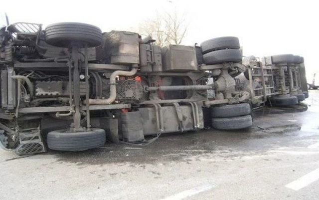 На трассе Баку-Сумгайыт произошло  ДТП с участием грузовика - ВИДЕО