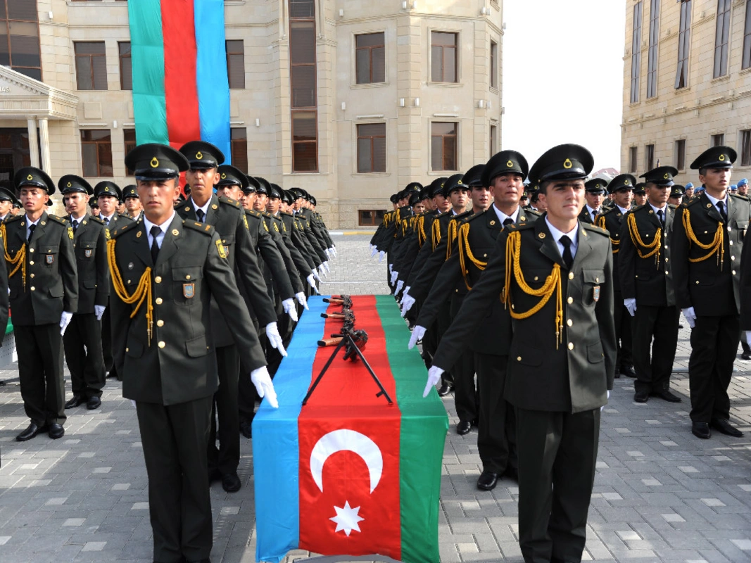 Prezidentin təltif etdiyi general kimdir? - FOTO