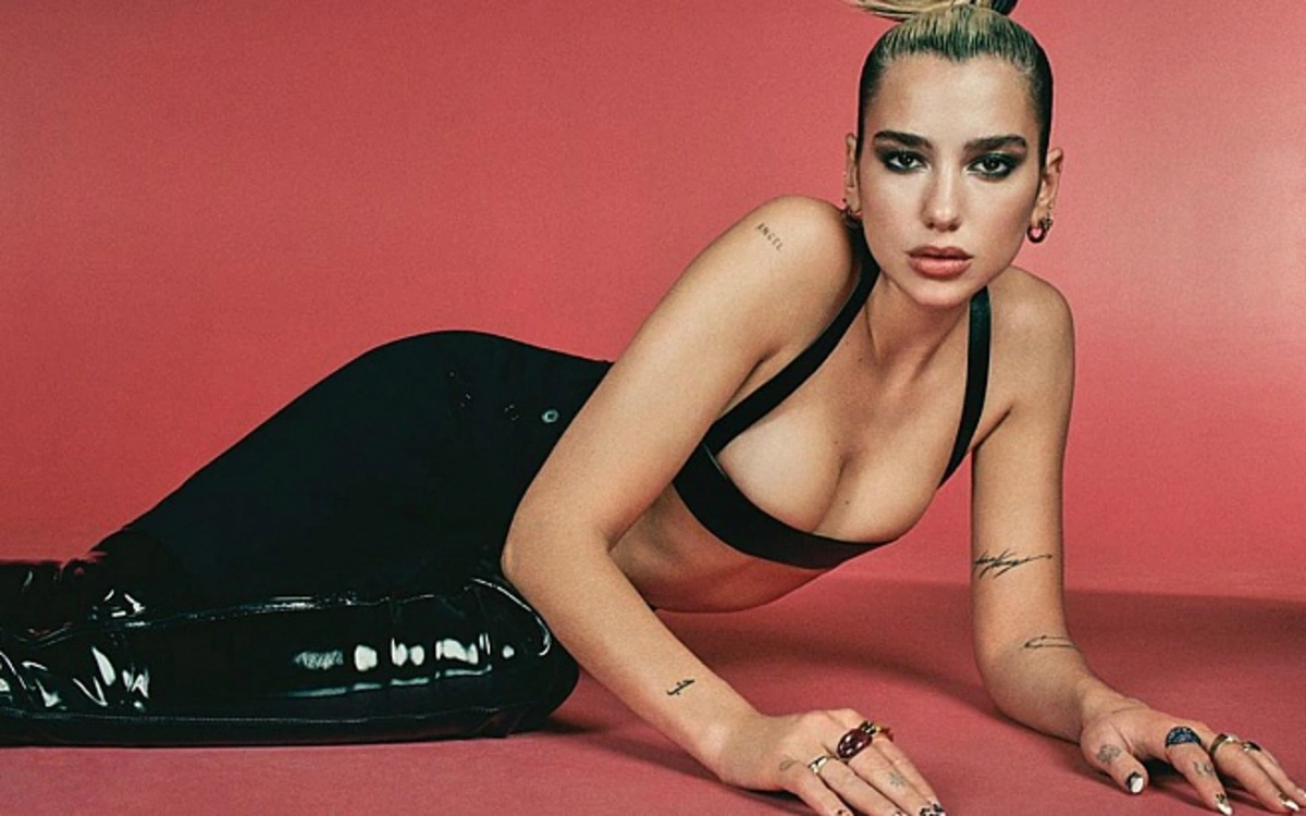 Dua Lipa kadrarxası görüntüləri ilə pərəstişkarlarını heyran etdi - FOTO