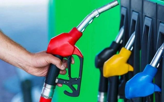 Объем продаж бензина и дизельного топлива в Азербайджане снизился на 12% - ФОТО