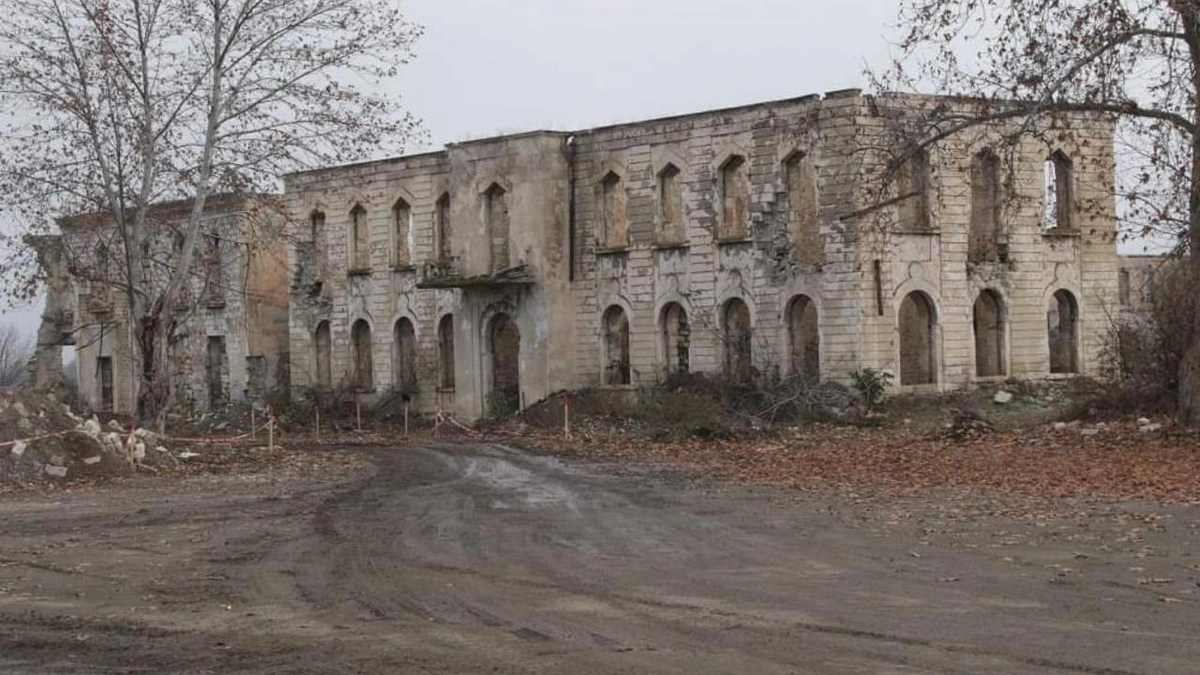 AGI: Путешествие в Агдам, самый большой город-призрак в мире - ФОТО