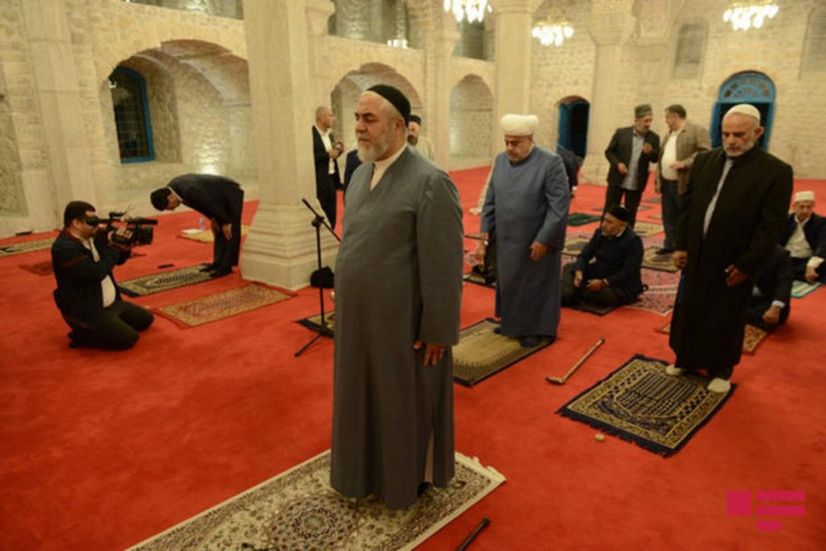 Религиозные деятели совершили молитву в мечети Юхары Гевхяр Ага в Шуше – ФОТО