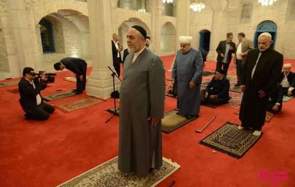 Религиозные деятели совершили молитву в мечети Юхары Гевхяр Ага в Шуше – ФОТО