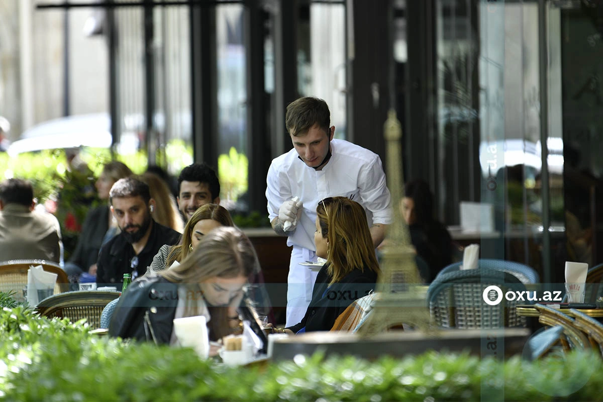 Açıq havada işləyən restoranlarda COVID-19 pasportu tələb ediləcək? - AÇIQLAMA