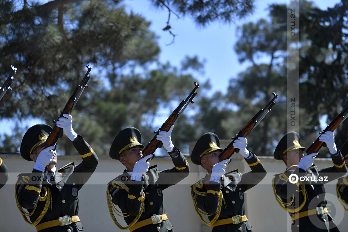 Şəhidlərimizin xatirəsinə yaylım atəşi açıldı - FOTOREPORTAJ