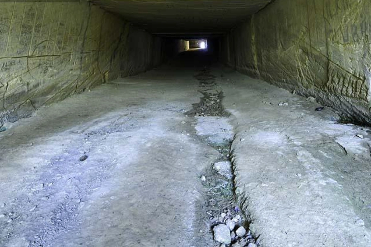 Гобустанский оазис, или скрытый от посторонних глаз тоннель к вершине горы - ФОТО