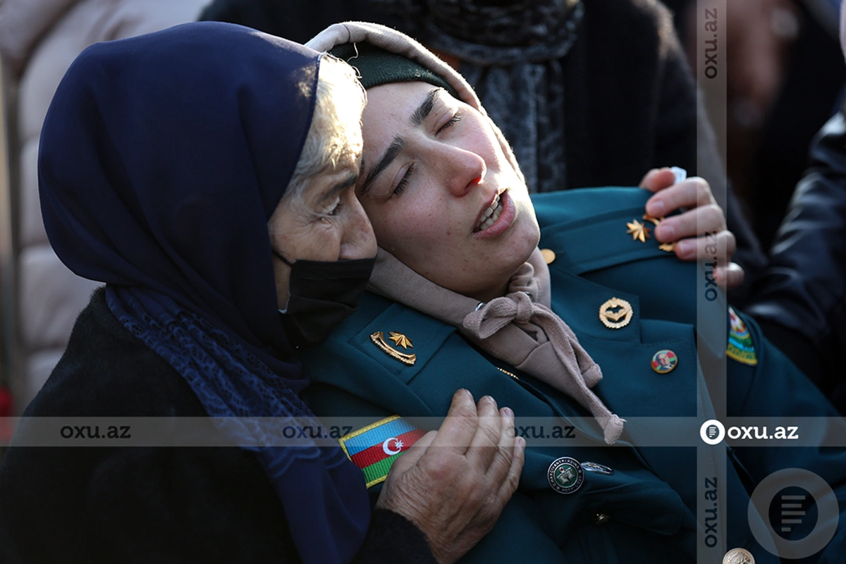 Похоронены погибшие при крушении вертолета военнослужащие - ОБНОВЛЕНО + ФОТО/ВИДЕО