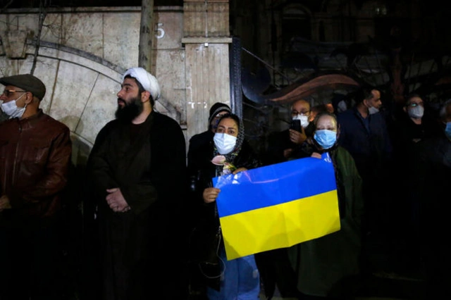 Жители Тегерана собрались перед посольством Украины - ВИДЕО
