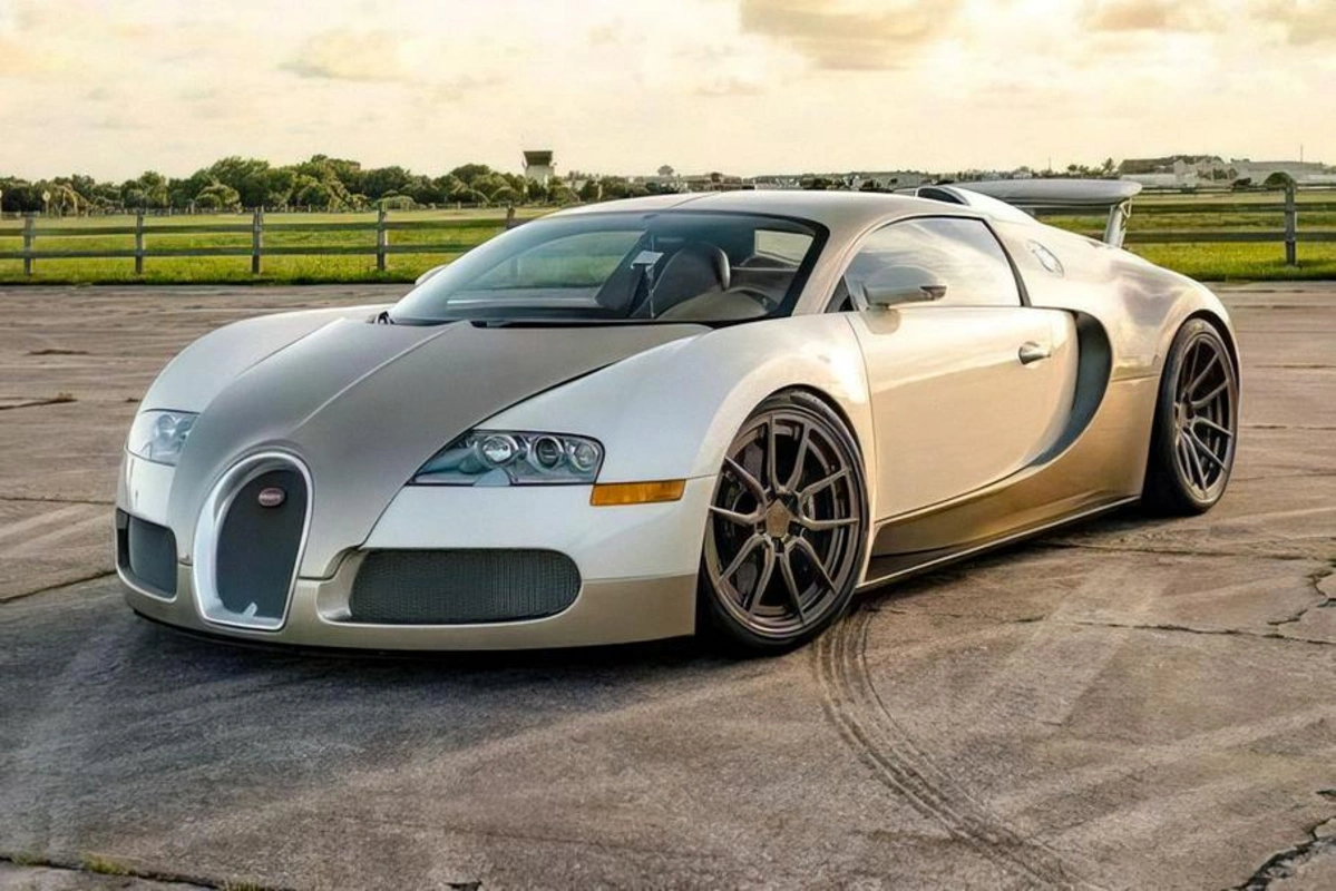 Bugatti Veyron в очень редком цвете кузова продают за 1,6 млн долларов - ФОТО