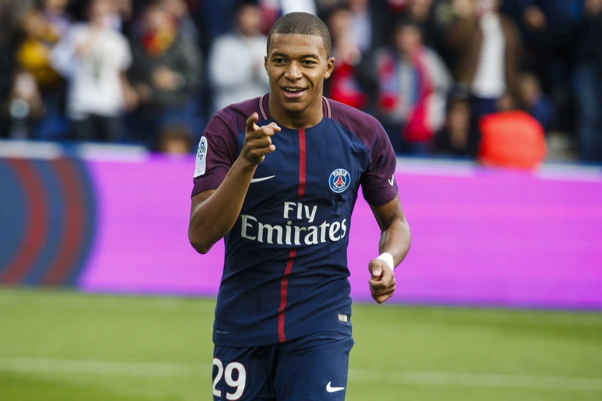 Mbappe “Real”la müqavilə imzalayıb - FOTO