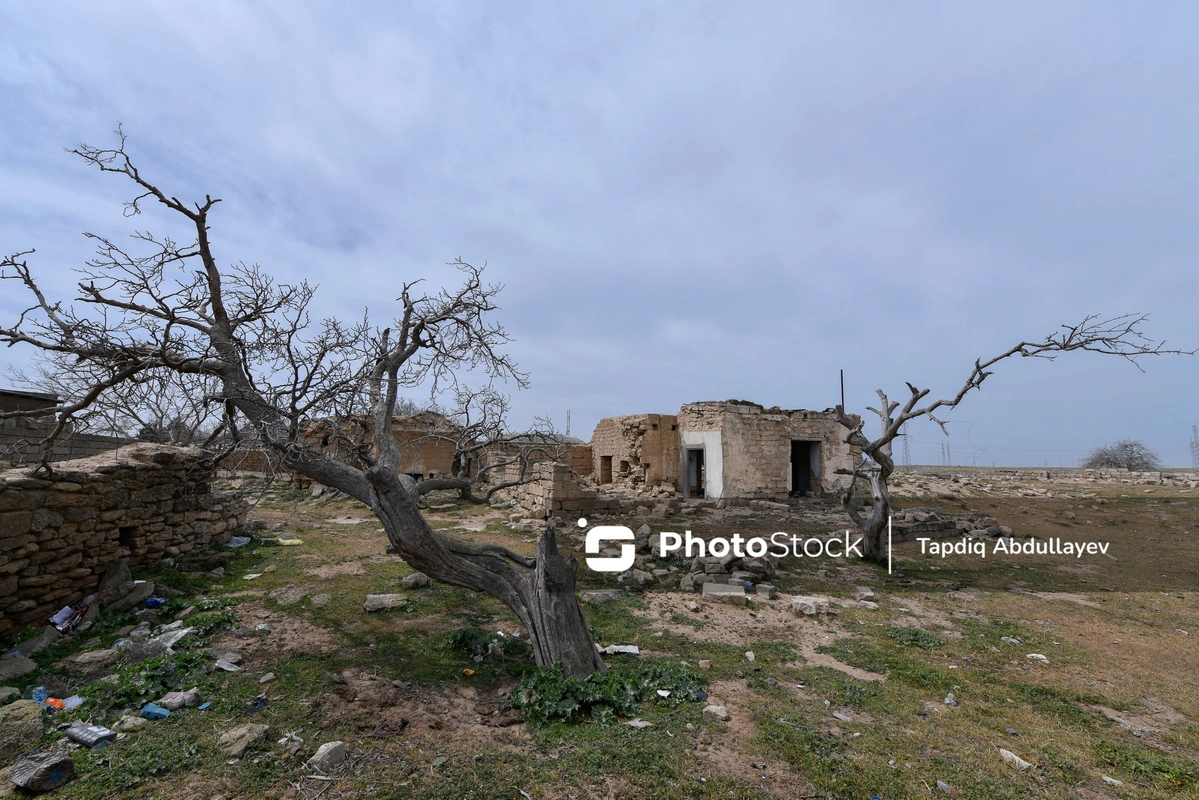 XIII-XIV əsrə aid qışlaq: Zir-zibil arasında itən tarixi rəsmlər - FOTOREPORTAJ