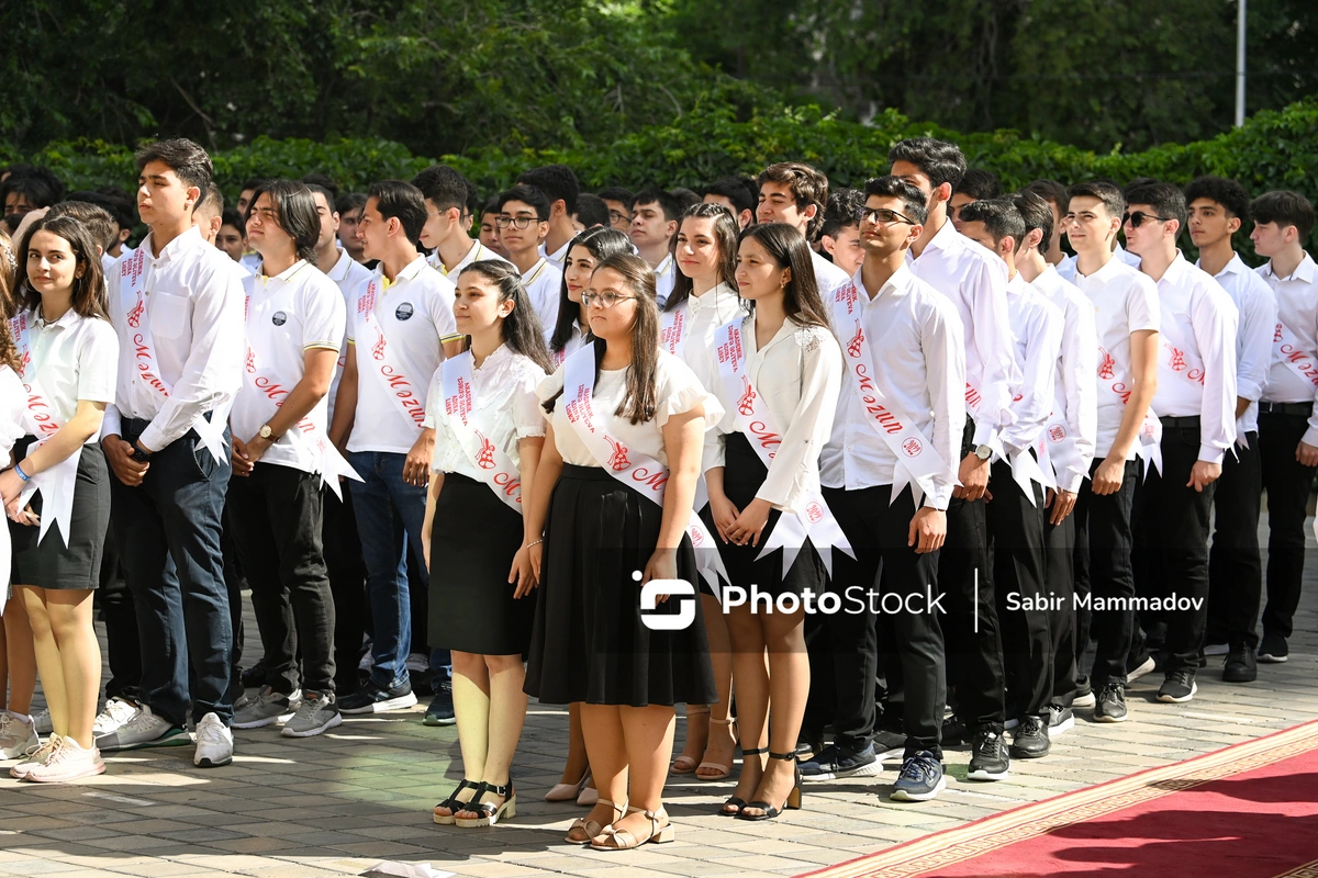 Последний звонок в одном из учебных заведений Баку - ФОТОРЕПОРТАЖ