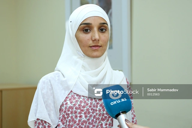 İfası ilə məşhurlaşan sığınacaq sakini: “Mən övladımın yanındayam, o isə tək yatır” - MÜSAHİBƏ + FOTO/VİDEO