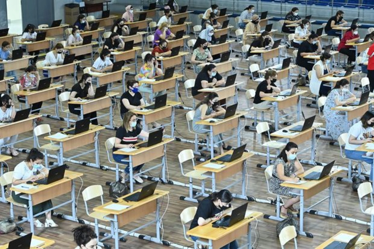 В Азербайджане состоялся тестовый экзамен по повторной сертификации учителей