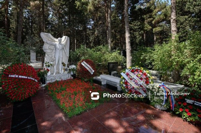 В честь 80-летнего юбилея Муслима Магомаева почтили память великого артиста - ФОТОРЕПОРТАЖ