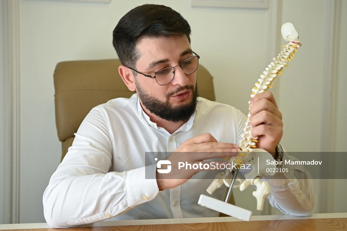 Hamının “xırç-xırç” dediyi terapiya mütəxəssisi: “Qeyri-peşəkar şəxs ağır zədə yarada bilər” - MÜSAHİBƏ + FOTO