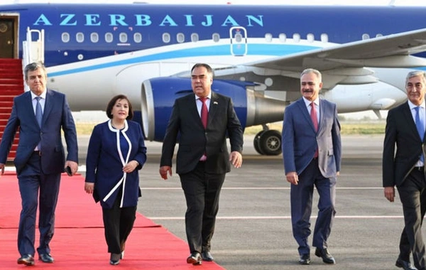 Сахиба Гафарова прибыла с официальным визитом в Таджикистан - ФОТО