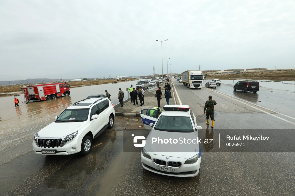 Авария на магистральном водопроводе привела к ужасающим последствиям - ФОТОРЕПОРТАЖ