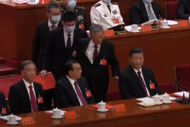 Экс-главу Китая насильно вывели из зала проведения съезда Коммунистической партии - ВИДЕО