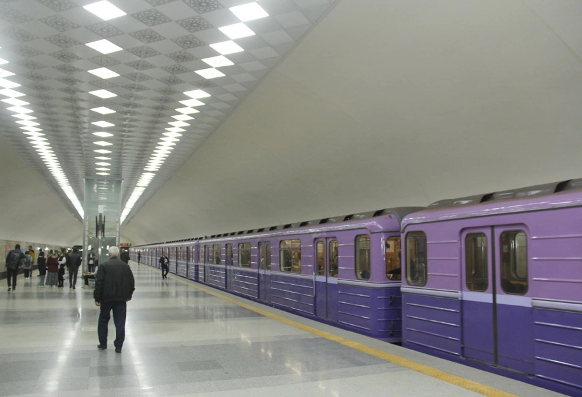 Bakı metrosunda yeddi vaqonluq qatarlar xəttə buraxılıb - FOTO