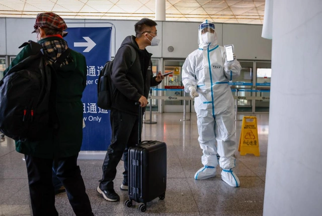 Пекин заявил о неприемлемости требования теста на коронавирус от прибывающих из Китая