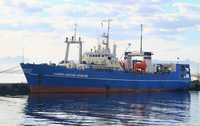 "Руки прочь от Антарктиды": российское судно встретили протестами в Кейптауне