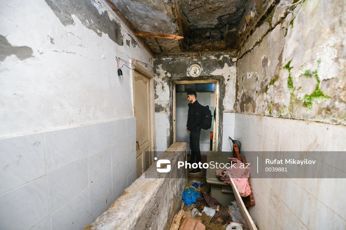 Binəqədidə Ağasadıq Gəraybəyli küçəsində beton tavanı çökmüş yataqxana binası - FOTOREPORTAJ