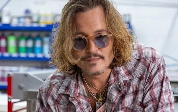 Depp rəsmlərini sataraq 5 milyon dollardan çox qazanıb - FOTO