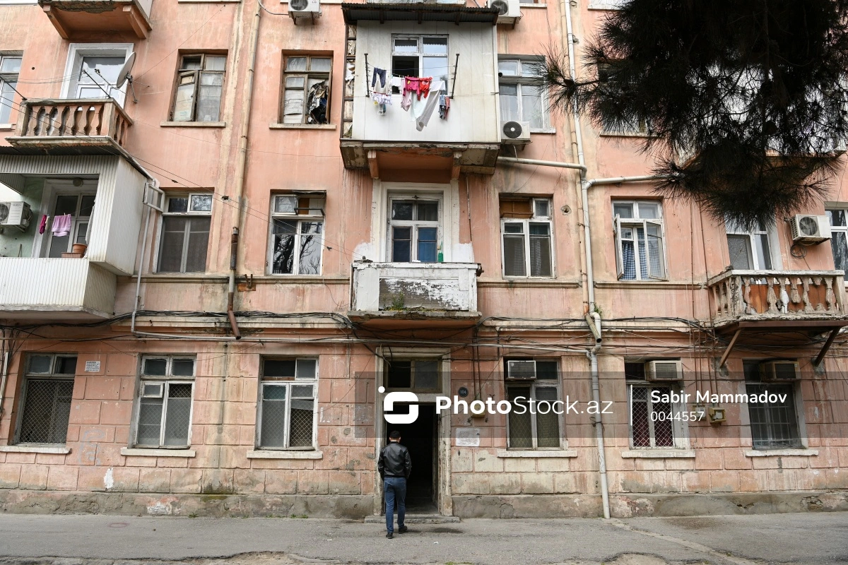 Bakının mərkəzində qəzalı vəziyyətdə bina: Hər an uça bilər - FOTO