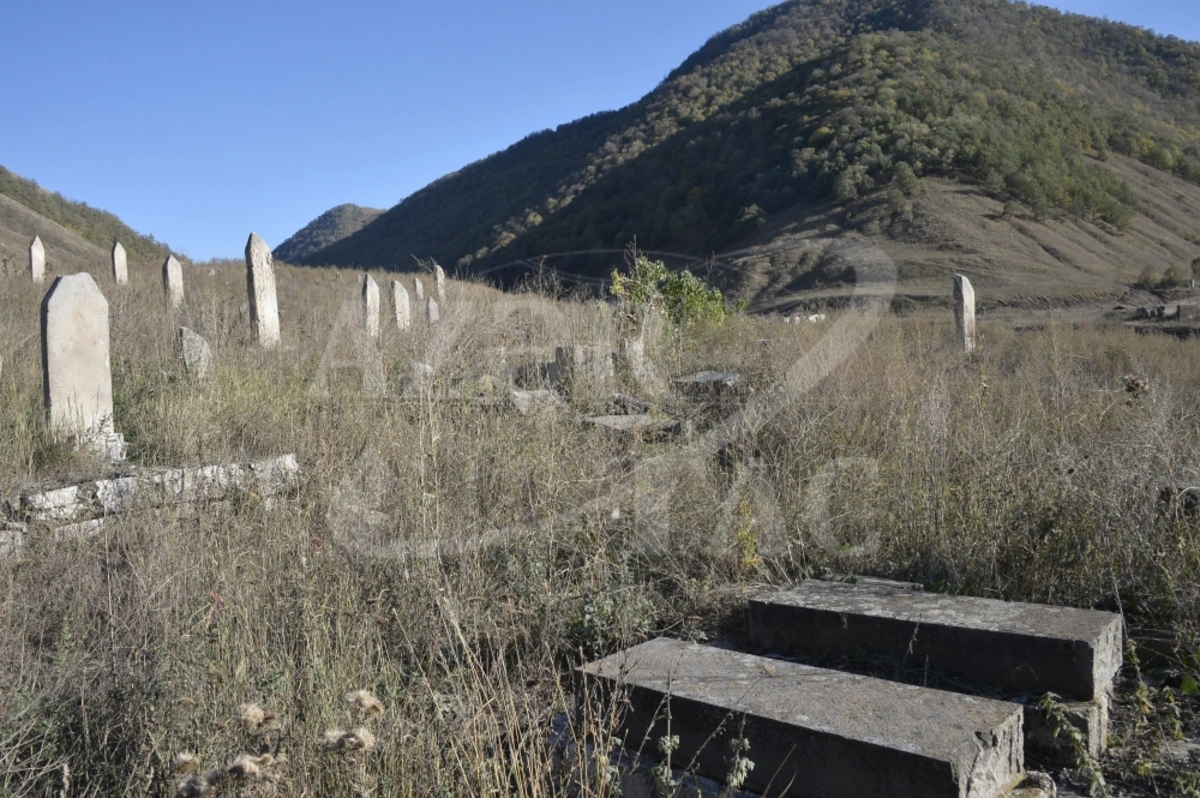 Руины разрушенного армянами села Алыбейли Кельбаджарского района - ФОТО