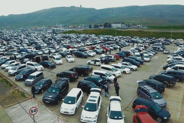 Ограничение на ввоз автомобилей в Азербайджан приведет к росту цен? - ОТВЕЧАЕТ ДЕПУТАТ + ФОТО