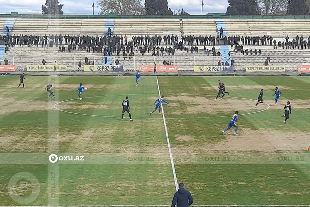 Gəncə şəhər stadionu bərbad vəziyyətə düşdü - FOTO