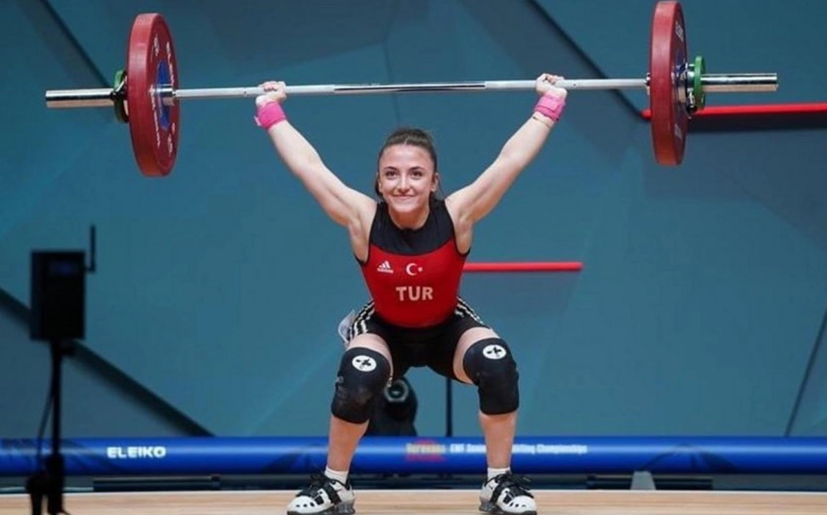 İrəvanda qazandığı qızıl medalı Azərbaycana həsr edən idmançı: “Bakıya gəlmək istəyirəm”