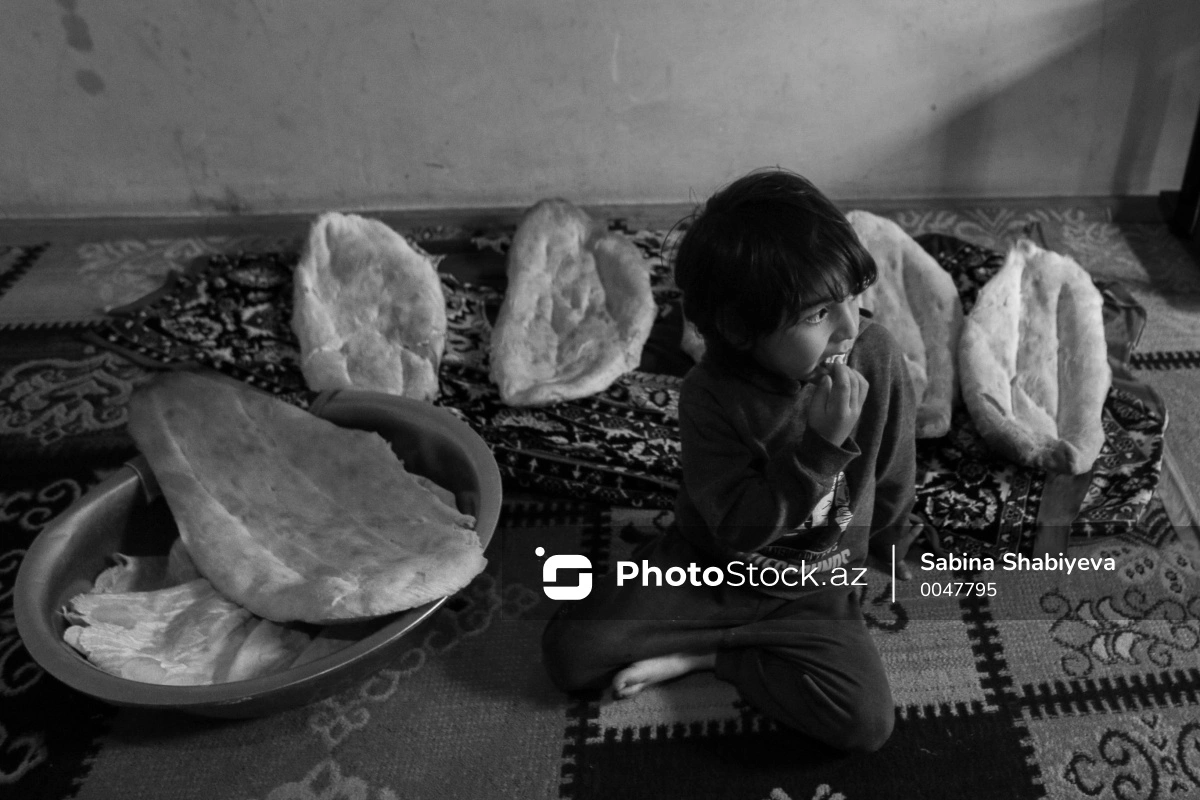 Səkkiz uşaq, bir ana köməksiz vəziyyətdə: “Qaynı gecələr içir, gəlib evdən çıxarır” - FOTO