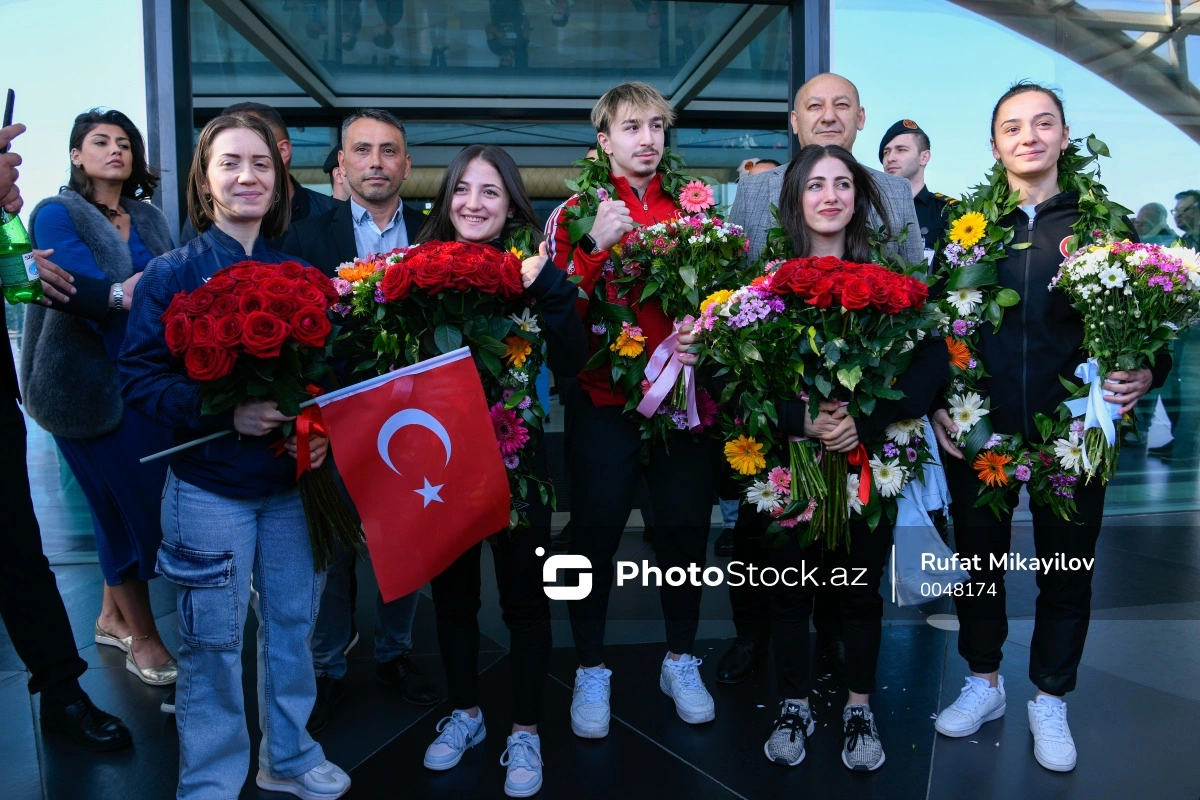 İrəvanda Avropa çempionu olan türkiyəli ağırlıqqaldıranlar Azərbaycana gəliblər - FOTO/VİDEO