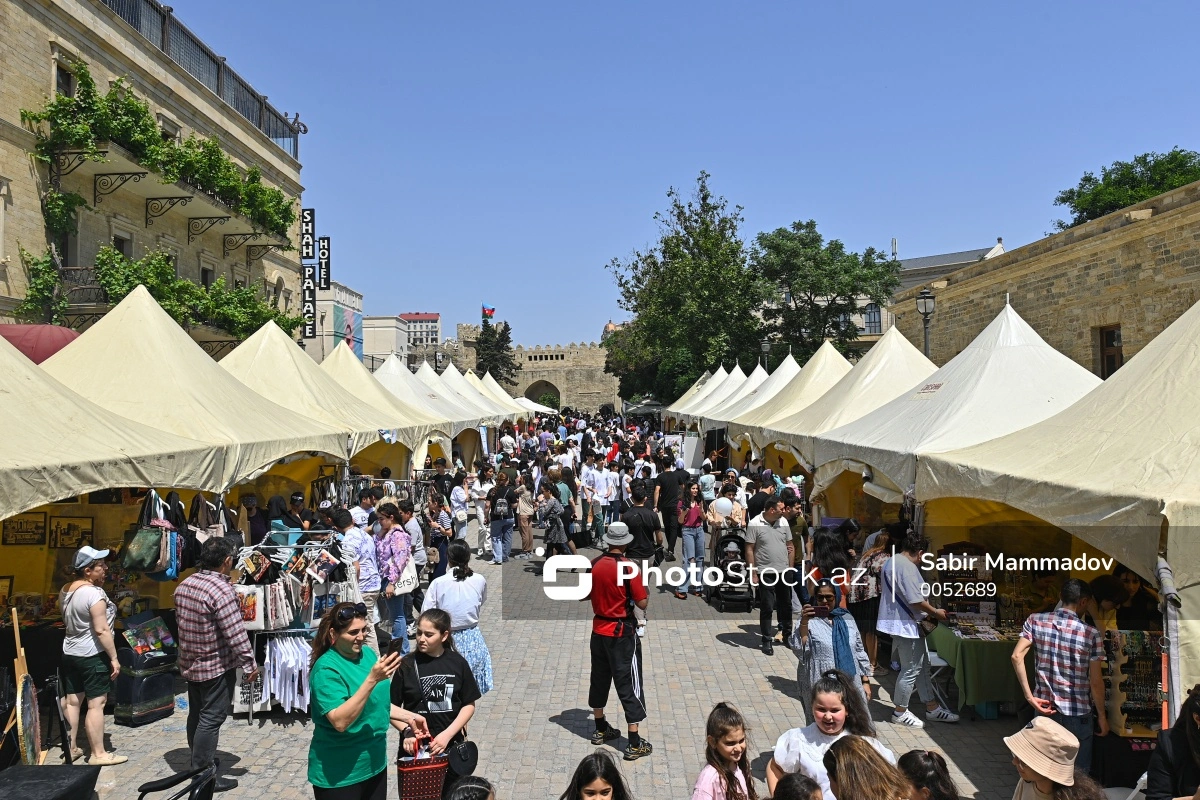 İçərişəhərdə V Milli Kitab Sərgisi keçirilir - FOTO