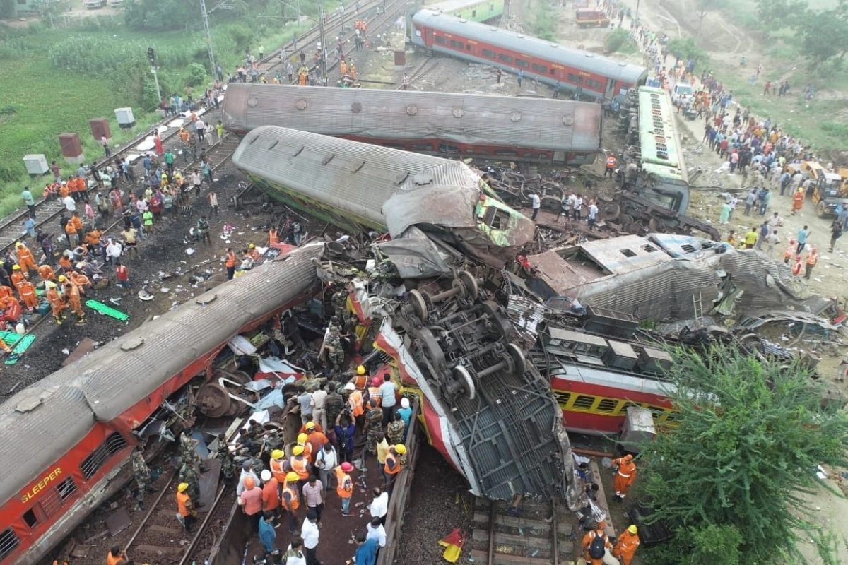 Число погибших при столкновении поездов в Индии возросло еще больше: объявлен траур - ОБНОВЛЕНО + ФОТО/ВИДЕО