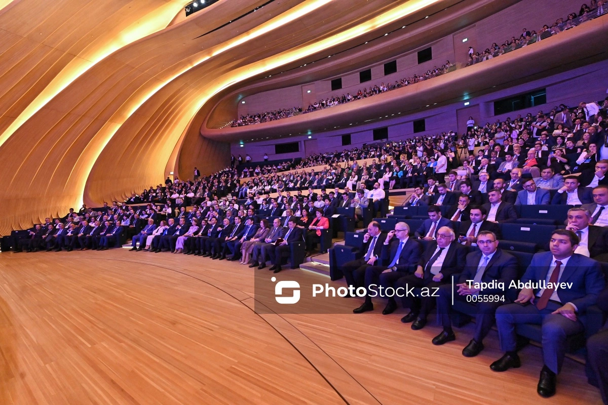 Dünyadakı Azərbaycanlı Təbiblərin Simpoziumunda ilk gün başa çatdı - YENİLƏNİB + FOTO