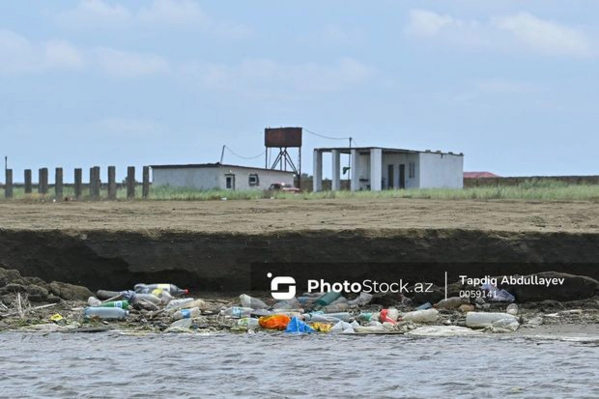 На бакинском пляже сложилась антисанитарная ситуация - ФОТОРЕПОРТАЖ