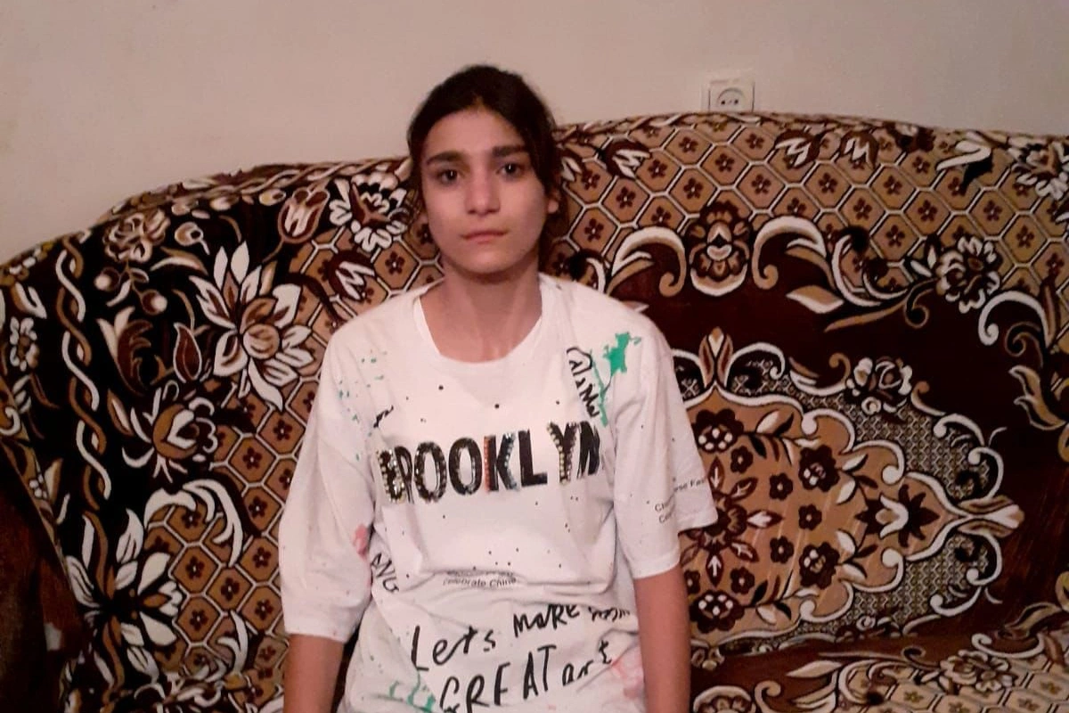15 yaşlı Fatimənin anası: “Xəstəliyinə görə utanır, yaşıdları ilə ünsiyyət qurmur” - FOTO