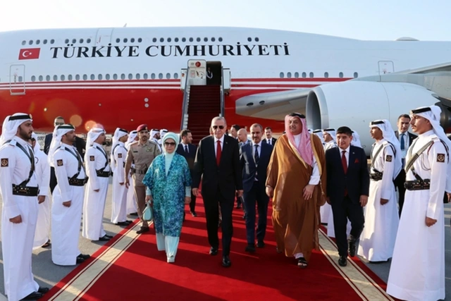 Президент Турции прибыл с визитом в Катар - ВИДЕО