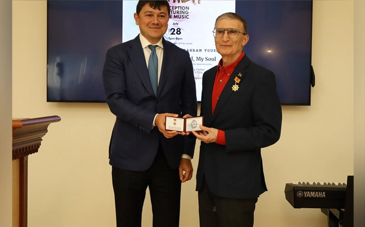 Əziz Səncərə “Diaspor fəaliyyətində xidmətə görə” medalı təqdim edilib - FOTO