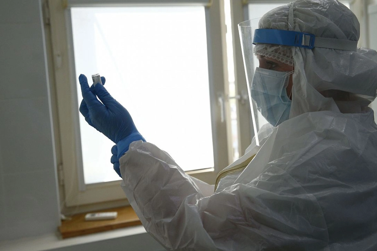 В России новым штаммом коронавируса заразились 17 человек