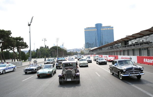 Состоялись парад и выставка ретро-автомобилей в Баку - ФОТО/ВИДЕО