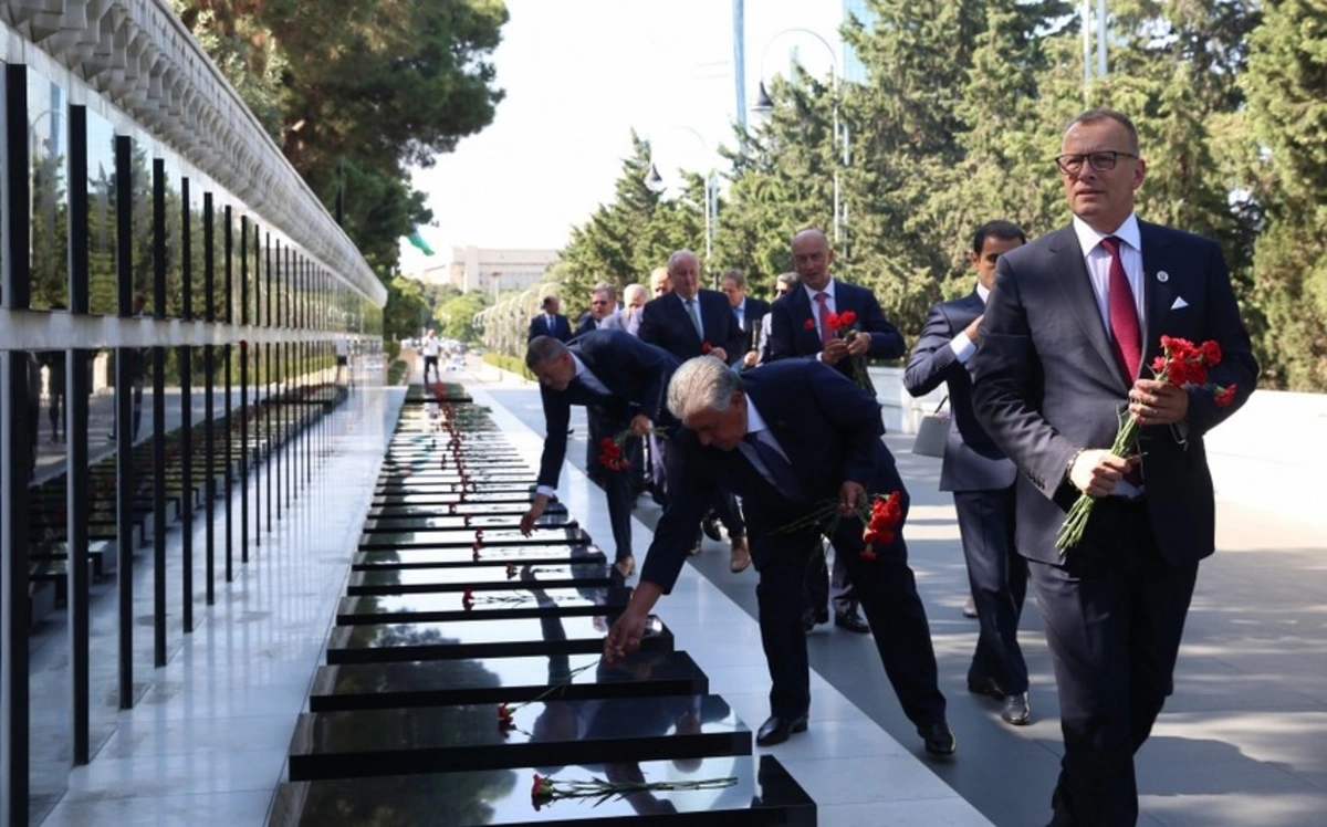 Slovakiya Milli Şurasının sədri Şəhidlər xiyabanını ziyarət edib - YENİLƏNİB + FOTO