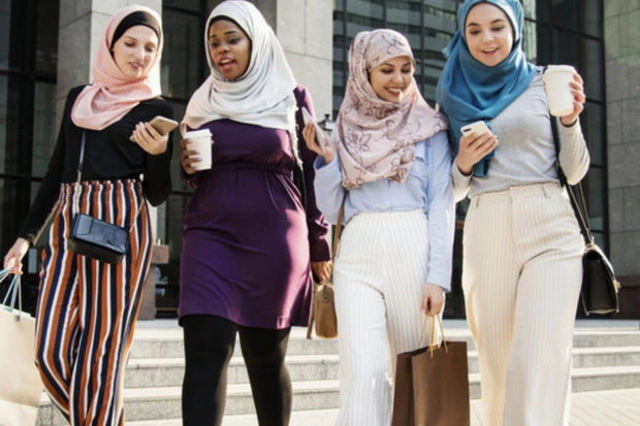 Госсовет Франции одобрил запрет на ношение мусульманской одежды в школах