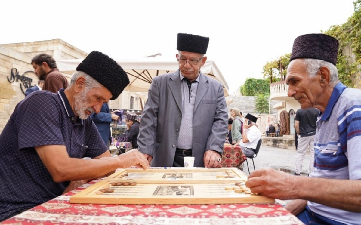 İçərişəhərdə ağsaqqallar arasında nərd yarışmasına start verildi - FOTO